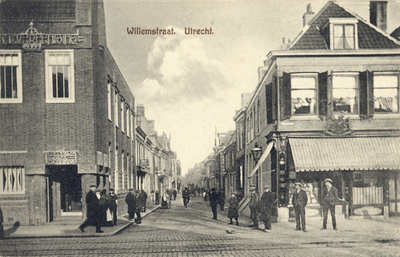 5083 Gezicht in de Willemstraat te Utrecht vanaf het Vredenburg.